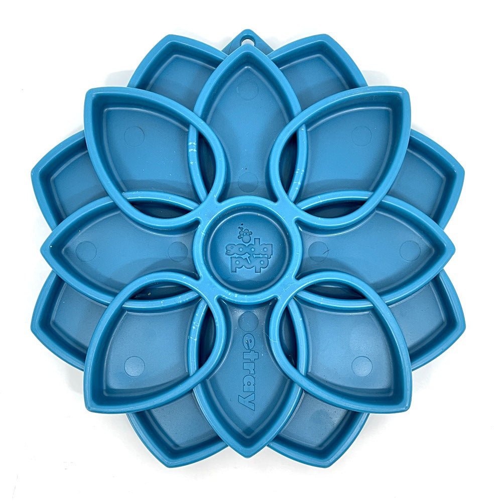 Blue flower-shaped silicone ice pop mold with 8 compartments, ideal for slow feeding and mental stimulation.